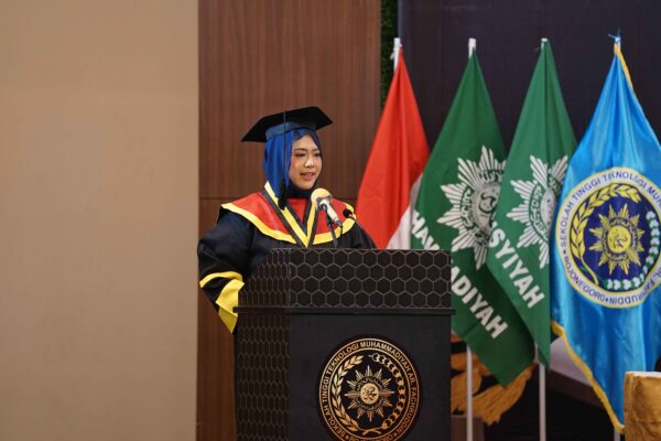 wisudawan STTM AR Fachruddin