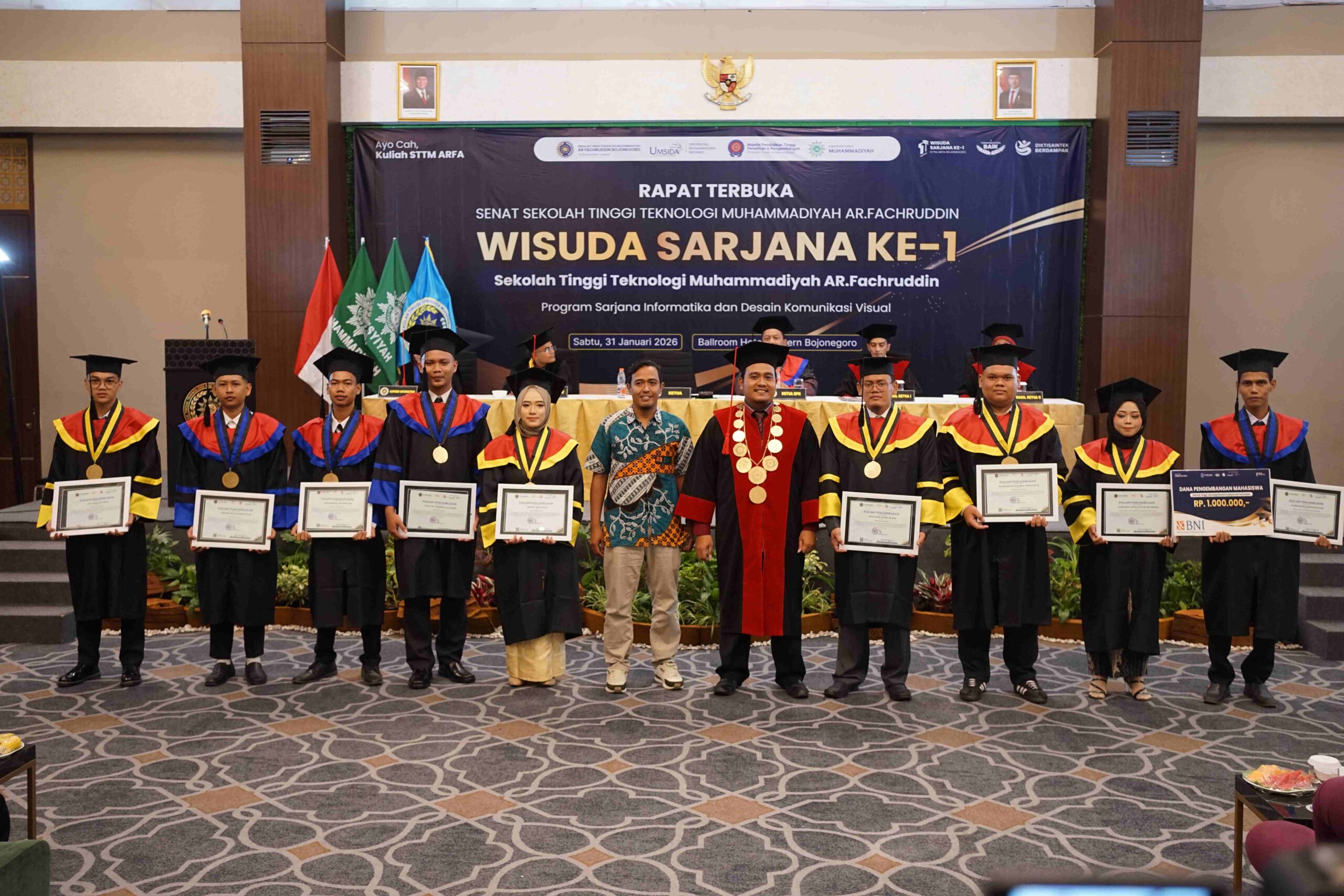 wisudawan STTM AR Fachruddin