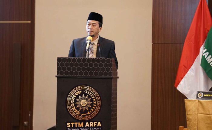wisuda STTM AR Fachruddin 3