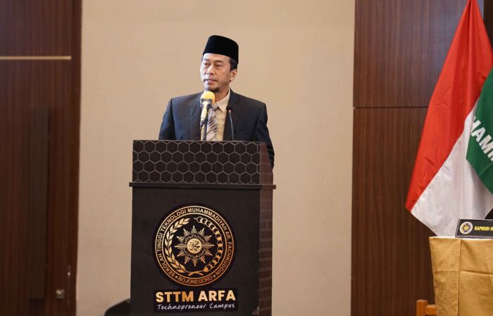 wisuda STTM AR Fachruddin 3