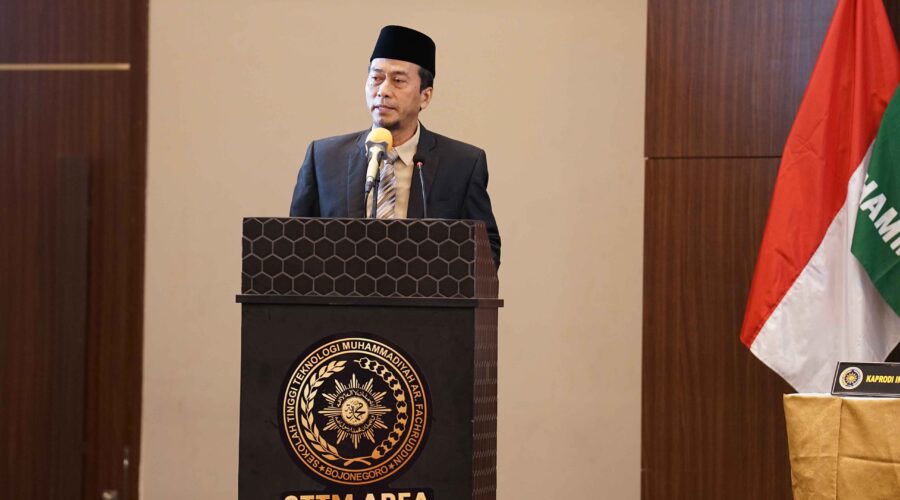 wisuda STTM AR Fachruddin 3