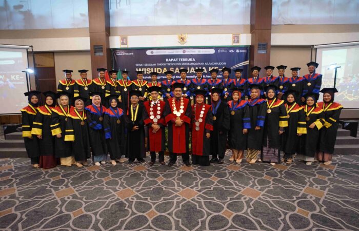 wisuda STTM AR Fachruddin
