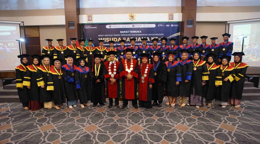 wisuda STTM AR Fachruddin